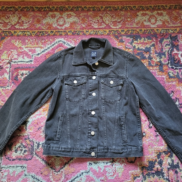 Women's GAP faded black jean jacket - Picture 3 of 3